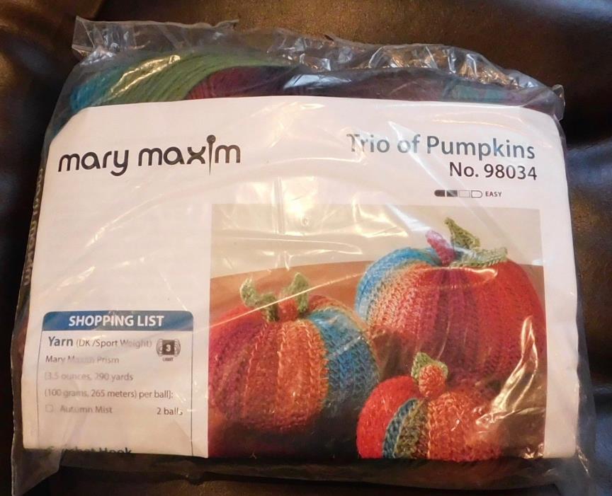 NIP Yarn Craft Kit Pumpkin Mary Maxim Fall Crochet Set of 3 Harvest Pumpkins