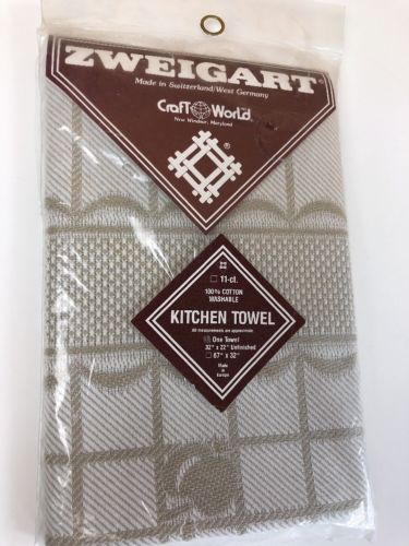 Zweigart - Kitchen Towel Fabric 11 Count - Apples  100% cotton - Beige