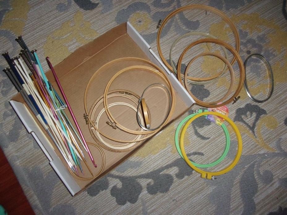 VINTAGE LOT OF CROSS STITCH HOOPS AND KNITTING NEEDLES