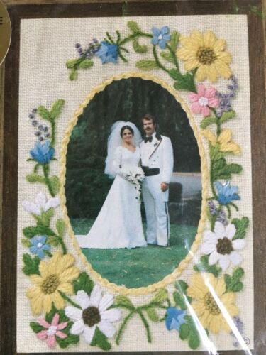 Vintage White Daisies Photo Frame Crewel Embroidery Kit New Jiffy Stitchery 5x7