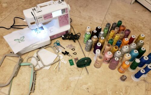 HUGE LOT  Brother PE-500 embroidery machine w/ LOTS OF EXTRAS Excellent Cond