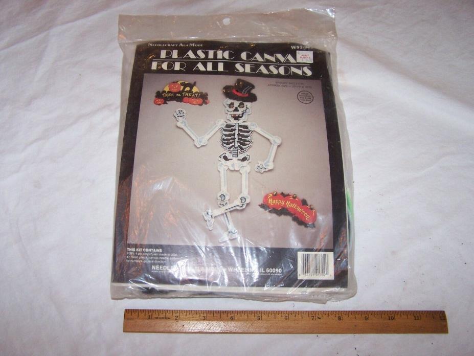 1991 Needlecraft Ala Mode Plastic Canvas Kit SPOOKY SKELETON Halloween