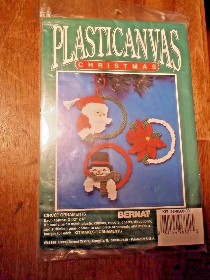 Bernat Plasticanvas Christmas Circle Ornaments Kit #95-8568-00  NOS