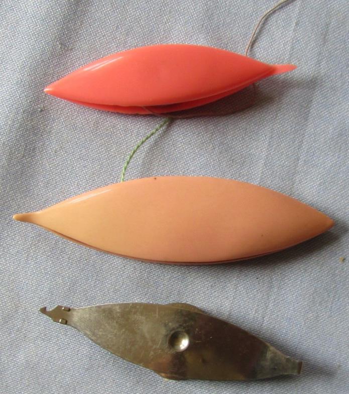 3 Vintage Tatting Shuttles-2 Plastic & 1 Metal