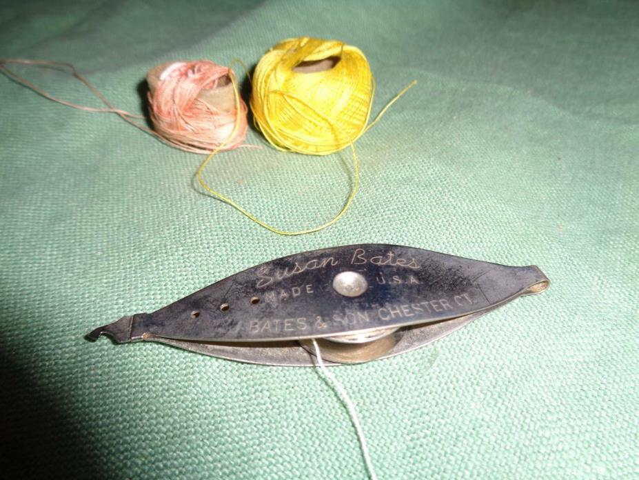 (2643) Vintage Susan Bates TATTING SHUTTLE w/ 2 balls of thread LEARN TO TAT!