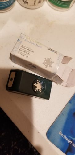 Creative Memories Mini Snowflake Pocket Paper Punch Retired NEW
