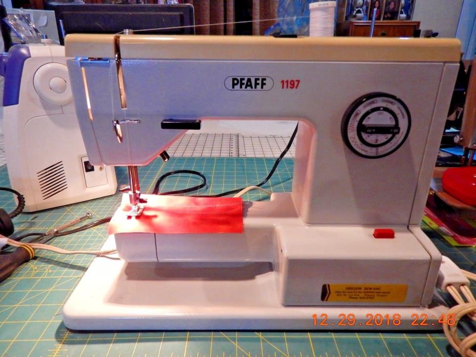 Genuine Pfaff 1197 Vintage Sewing Machine/Case & Accessories