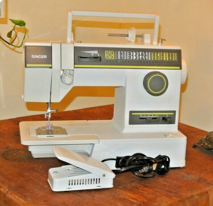Vintage Singer 9432 Sewing Machine with Control Pedal & Electrical Cord Working!