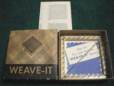 VINTAGE WEAVE-IT HAND LOOM DONAR PRODUCTS WINCHESTER MASS CROCHET KNIT SQUARES