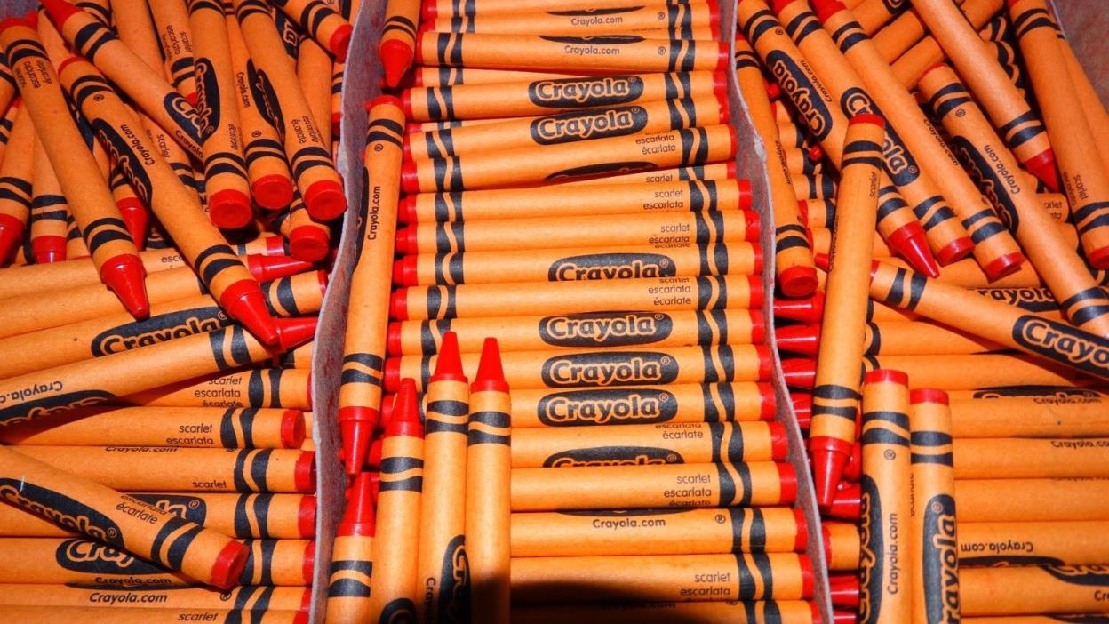500 CRAYOLA SCARLET /RED-ORANGE CRAYONS BULK LOT for COLORING or MELTDOWN ART