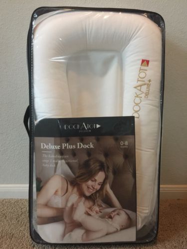 DockAtot Deluxe in Pristine White (0-8 months). Original Packaging. Gently used