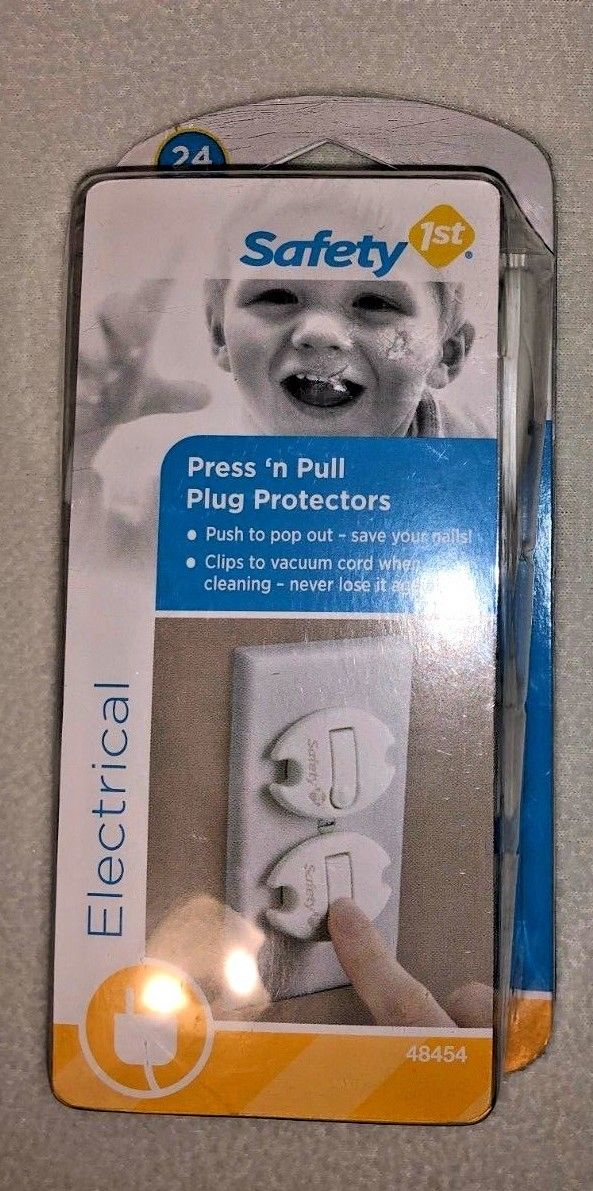 Safety 1st Press N' Pull Plug Protectors