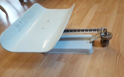 vintage doctor detecto baby scale w/ weight charts..complete and works great 30#