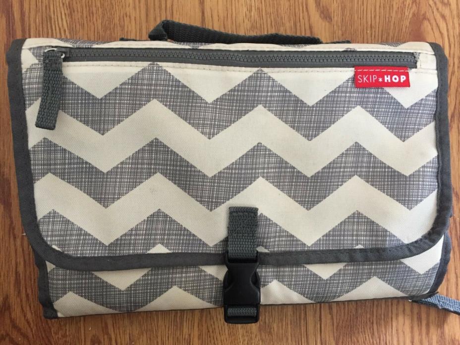 Skip Hop Pronto Changing Station Diaper Wipes Clutch Chevron EXCELLENT CONDITION