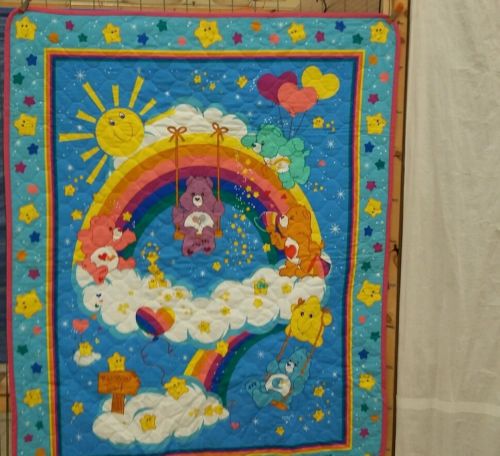 baby crib quilt.    CARE.  BEARS.     WALL HANGING. NEW