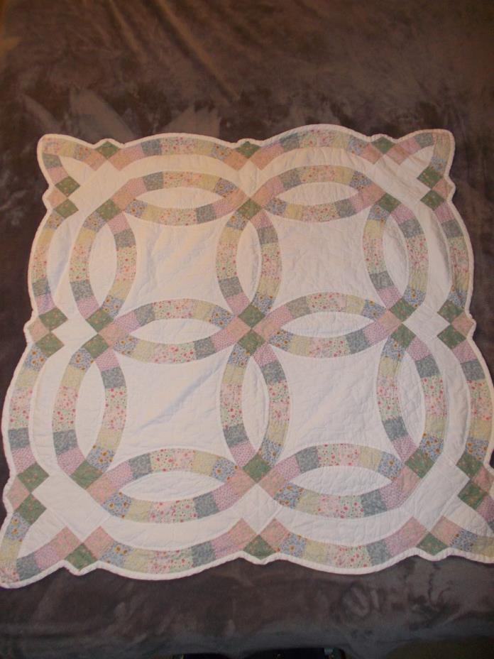 Double Wedding Ring Baby Quilt or Wall Hanging 40