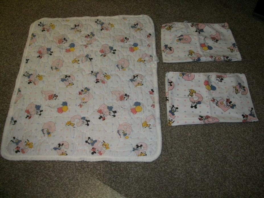 Vintage Crib Disney Babies Mickey Minnie Alphabet 1984 Dundee w/2 Burping Towels