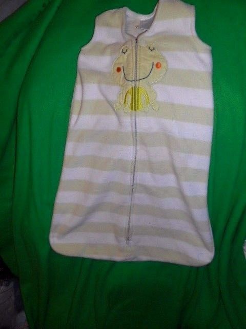 EUC Baby Unisex HALO SleepSack 0-6 months FROG fleece 10-18 LBS SLEEPER GOWN