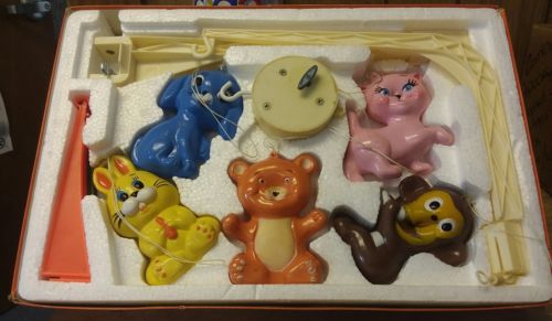 The First Years VTG Crib Mobile soft animals 1978