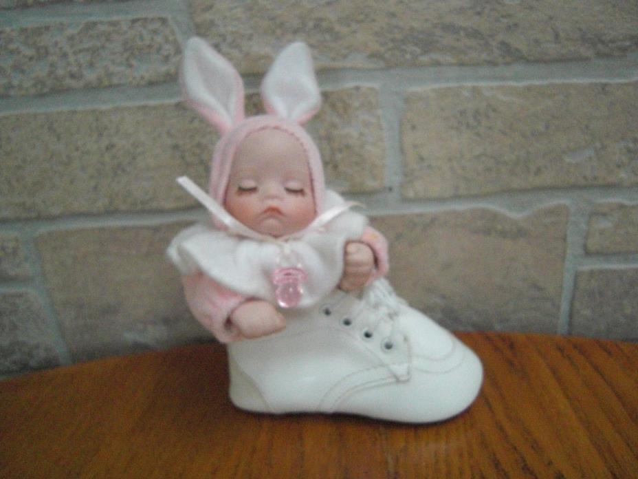 Vintage Porcelain Baby Sleeping In Baby Shoe Plays 