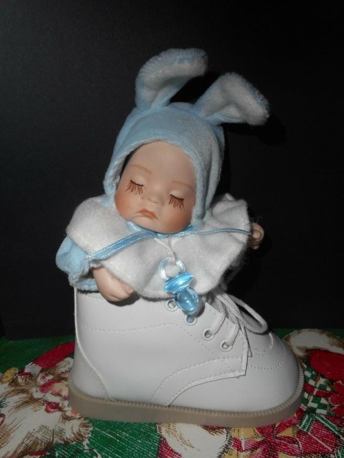 Lon-E Porcelain Baby Sleeping In Baby Shoe Plays 