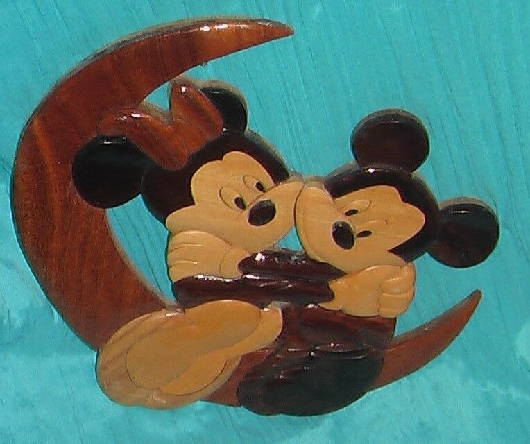 DISNEY MICKEY & MINNIE HUGGING ON THE MOON CARVED WOODEN  WALL PLAQUE DECOR
