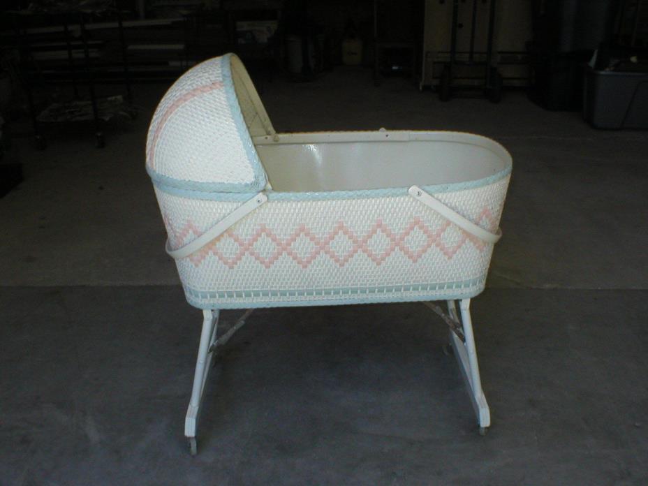 VTG Wicker Baby Bassinet Bed Cradle Basket Baskenette Burlington Hawkeye W/Hood