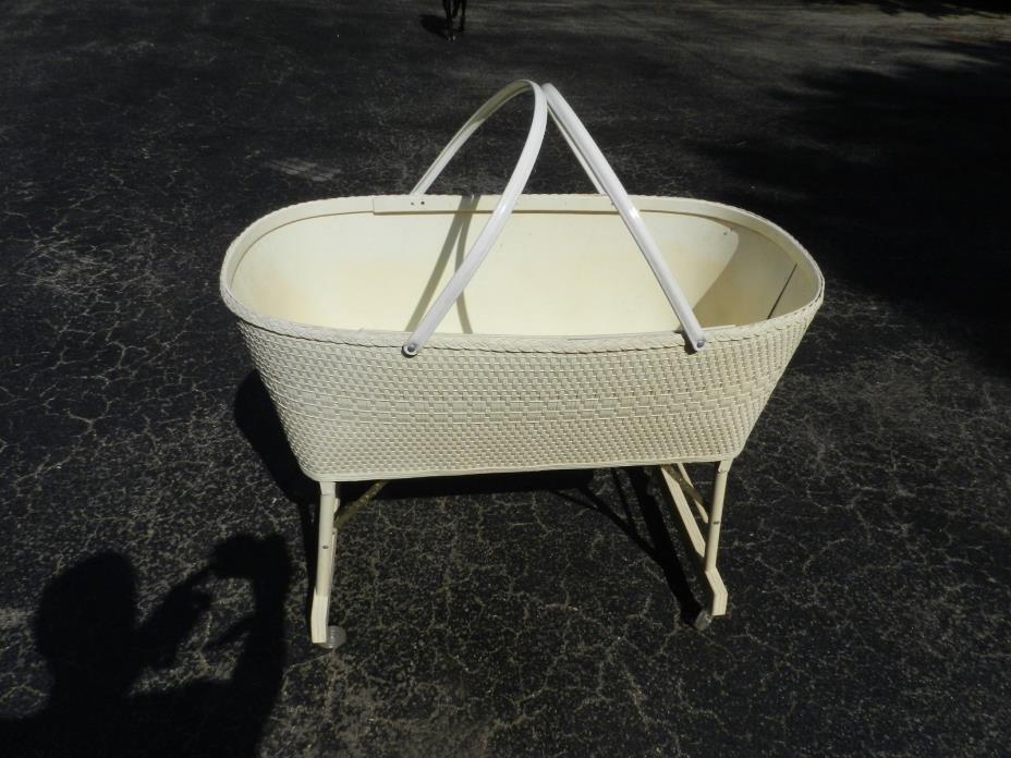 VINTAGE Wicker Baby Bassinet Bed Cradle Basket Baskenette Burlington Hawkeye