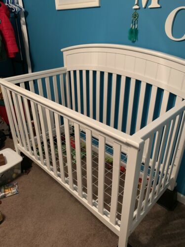 3 in 1 Crib, Toddler Bed, And Bed.