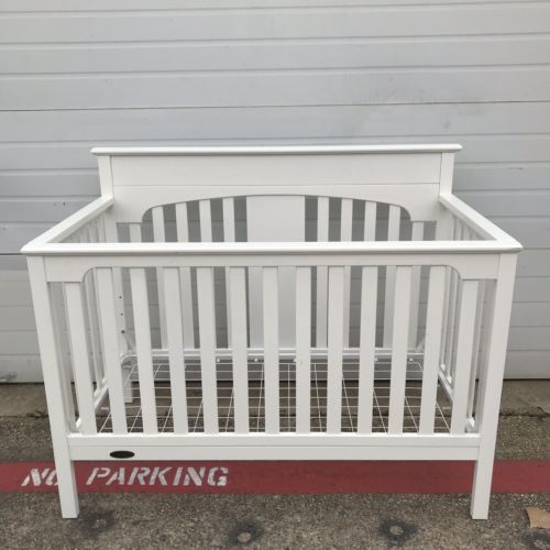 Used Graco Wood Crib White. No Mattress - Pickup Only