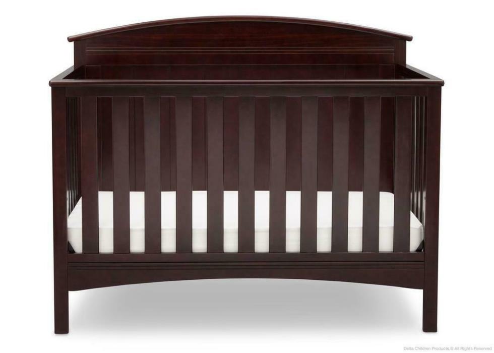 Delta 4 In 1 Crib Lightly used PICK UP IN CONNECTICUT (No shipping)