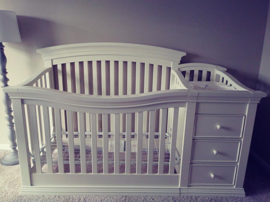 Crib w/ drawers and shelves- White (Non-convertable)