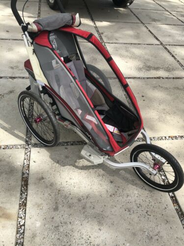 Thule / Chariot CX-2 Stroller includes Rain Cover.
