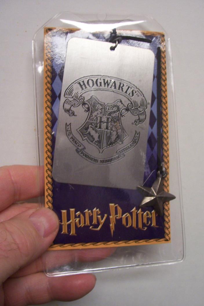 HARRY POTTER COLLECTIBLE BOOKMARK Pewter Hogwarts' Crest 2000 Mint