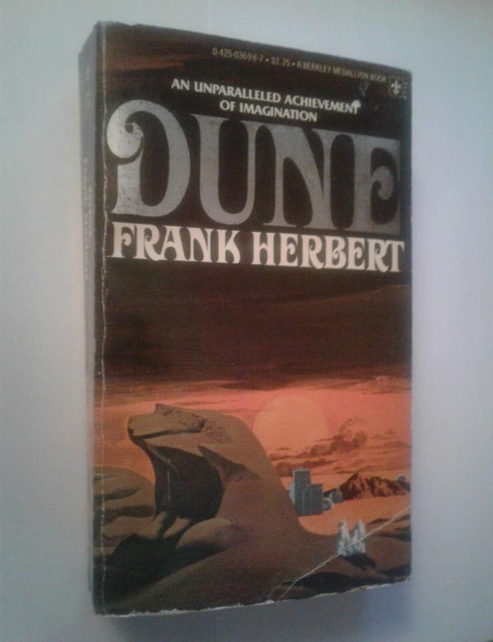 DUNE BY FRANK HERBERT (1977 EDITION) BERKLEY MEDALLION, SOFTCOVER PAPERBACK, VG-