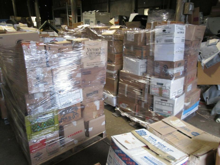 WHOLESALE BOOK LOT - APPROXIMATELY 10,000 BOOKS FROM ESTATE