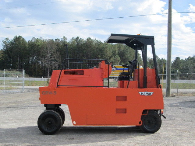 2000 Hamm GRW5 9 wheel pneumatic roller