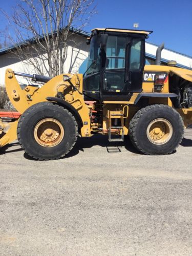 Caterpillar 938K Excavator 5000 hours with Great Tires.  Good machine make offer