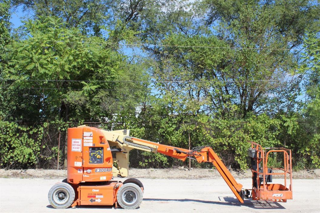 2011 JLG E300AJP ARTICULATING BOOM LIFT WITH JIB BOOM ELECTRIC AERIAL LIFT JLG