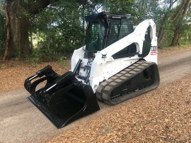 BOBCAT T320 SKID STEER FULLY LOADED FORESTRY PACKAGE 2000 HRS HIGH FLOW AC CAB