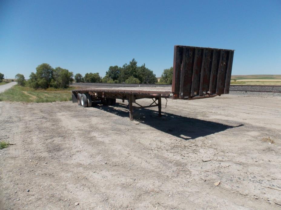 Trailmobile equipment trailer