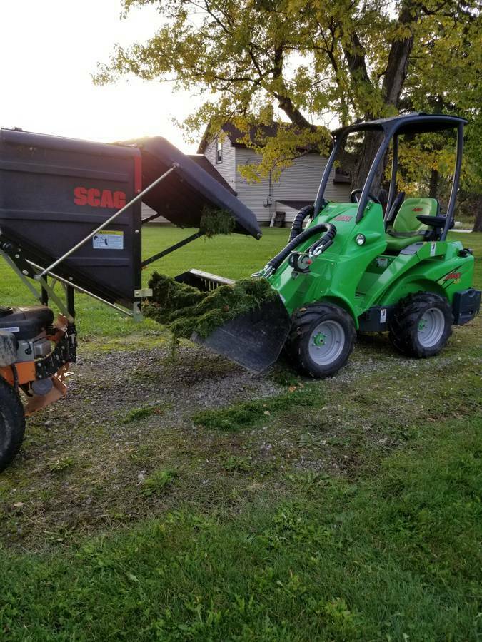 2016 Avant 420 loader with Bucket and Telescopic Boom