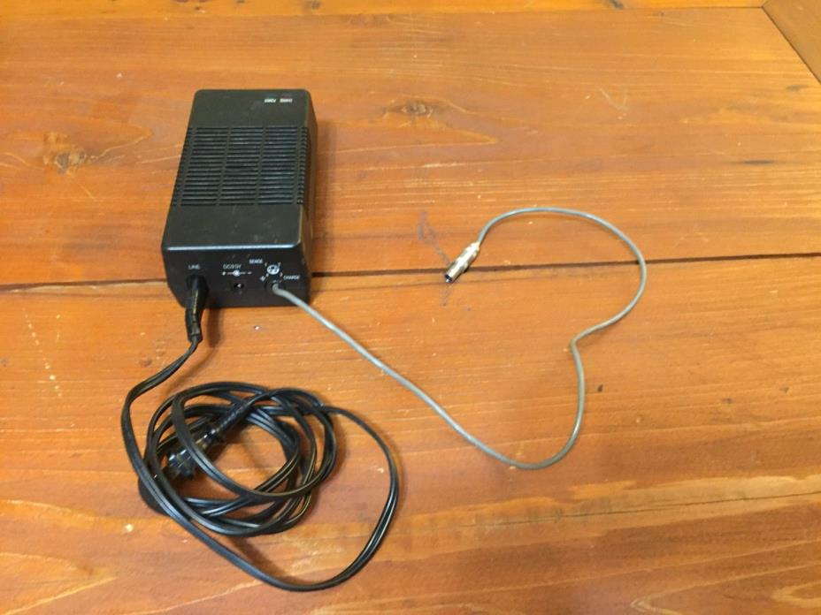 NIKON QUICK CHARGER Q-8B FOR TOTAL STATION SURVEYING