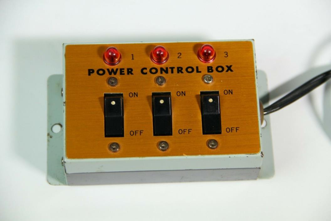 Vintage Power Control Box 120V 2A 3 Switched Receptacles Tested and Working