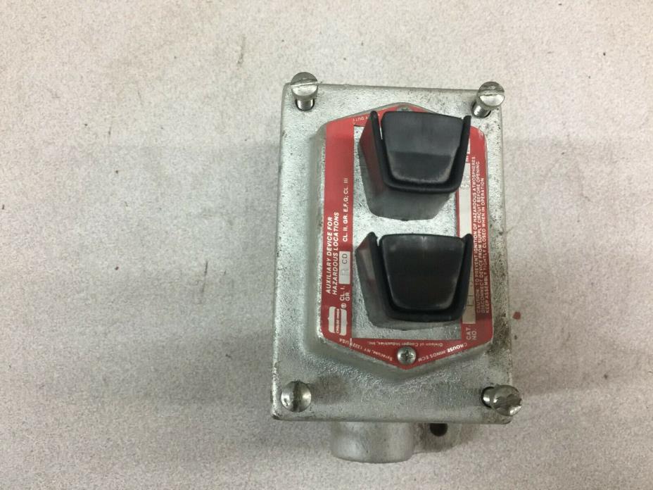 NEW NO BOX CROUSE HINDS HAZARDOUS LOCATION PUSHBUTTON STATION EFS2190