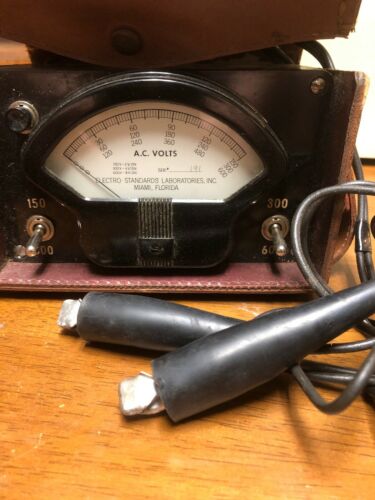 VINTAGE ELECTRO STANDARD CORPORATION A. C. VOLT METER 0-600 LEATHER CASE