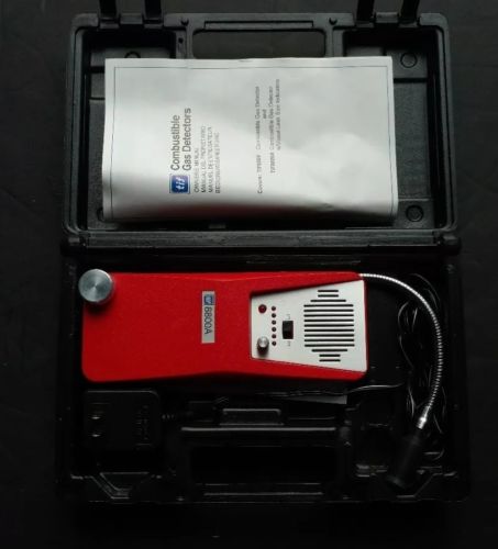 TIF COMBUSTIBLE GAS DETECTOR 8800A WITH CASE AND CHARGER