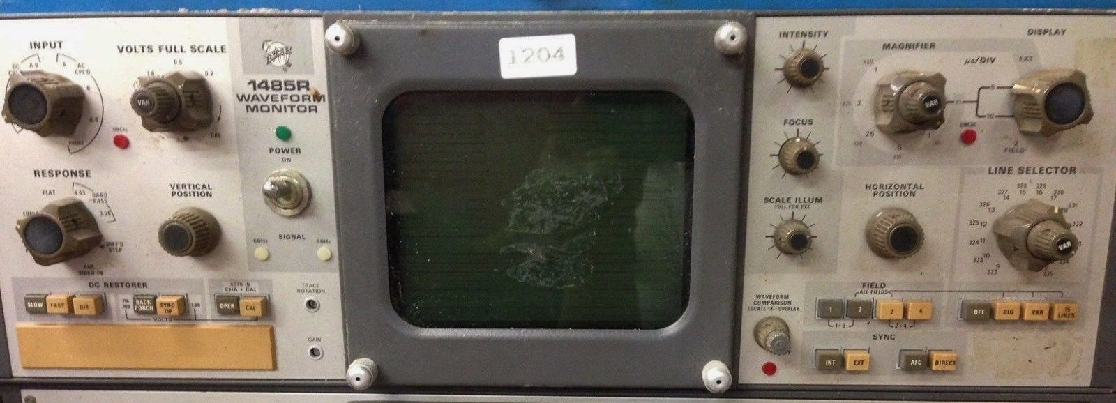 Tektronix 1485R Waveform Monitor Powers On Being sold for parts or repair