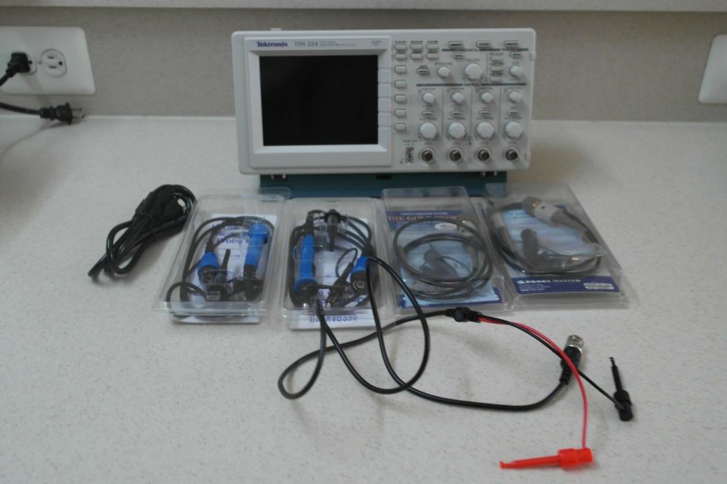 TEKTRONIX TDS 224 FOUR CHANNEL 100MHz 1GS/s OSCILLOSCOPE + 4 Probes& TDS2cm