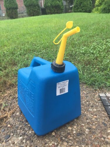 Chilton 5 ¼ Gallon Vented Kerosene Gasoline Can w/Screened Spout, Vent Cap,